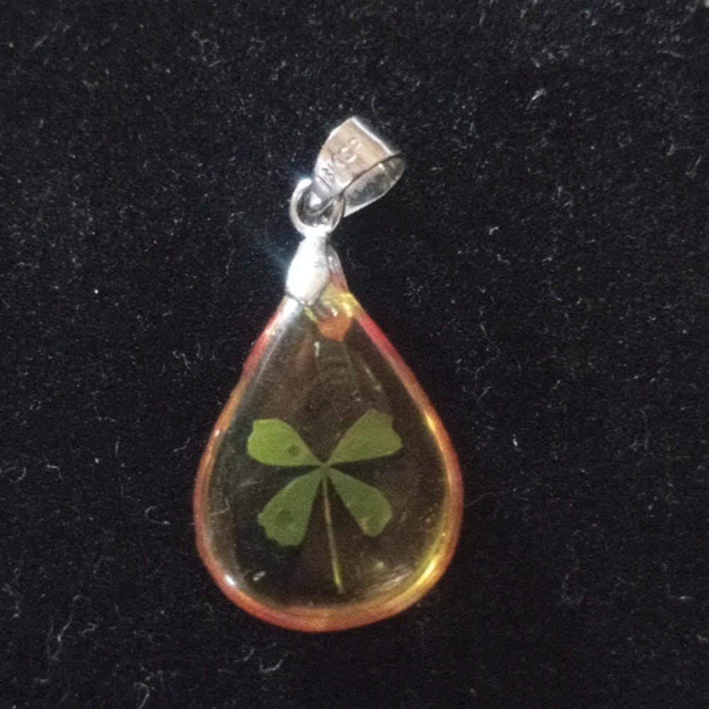 Elegant 4 Leaf Clover and Green Teardrop Pendant 16 KGP